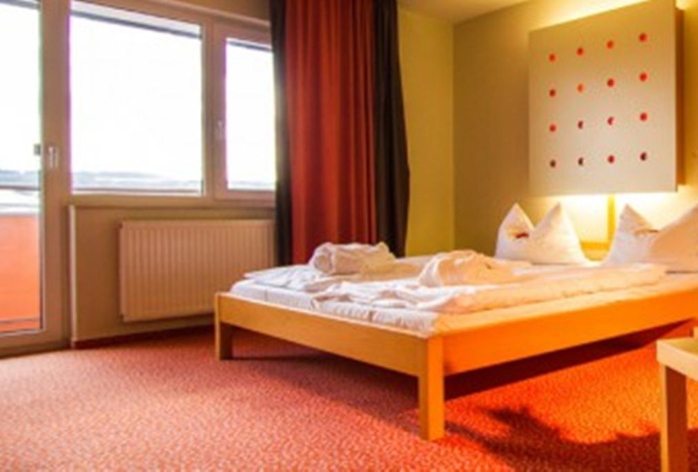 Savoy Hotel Bad Mergentheim Erlenbachweg 17, 97980 Bad Mergentheim Deutscher Hotelführer Savoy Hotel Bad Mergentheim Erlenbachweg 17, 97980 Bad Mergentheim Deutscher Hotelführer