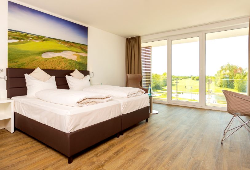 Hotel absolute Golfparkallee 2, 64579 GernsheimAllmendfeld, Hof